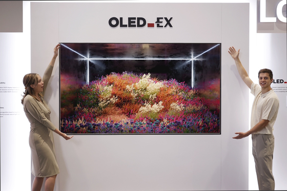 LG Display's 97-inch OLED panel displayed at Display Week 2022 in San Jose, California [LG DISPLAY]