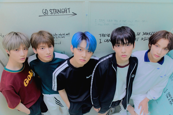 Tomorrow X Together debuted with the EP “The Dream Chapter: Star” (2019). From left: Beomgyu, Taehyun, Yeonjun, Soobin and Hueningkai [BIG HIT MUSIC]