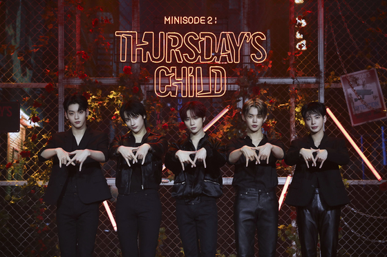 The members of Tomorrow X Together pose during Monday's showcase event for its new EP "minisode 2: Thursday's Child." [BIG HIT MUSIC]