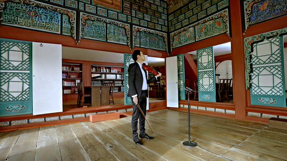 Viola player Richard Yongjae O'Neill is featured in this year's 'Palace Beloved by an Artist' video series.  The violist performed at Jibokjae Hall in Gyeongbok Palace.  The video was released on May 10. [CULTURAL HERITAGE ADMINISTRATION] 