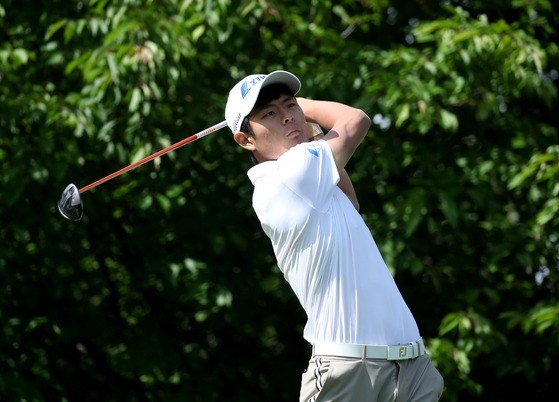 Chang Hee-min tees off on the 18th hole in the third round of the KPGA's Woori Financial Group Championship at Ferrum Country Club in Yeoju, Gyeonggi on Saturday. [YONHAP]