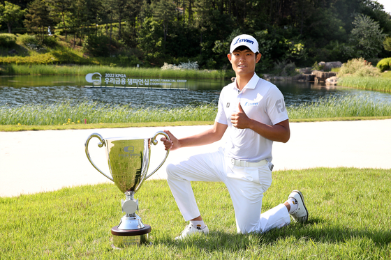 Chang Hee-min poses with his trophy after winning the inaugural Woori Financial Group Championship at Ferrum Country Club in Yeoju, Gyeonggi on Saturday. [KPGA]