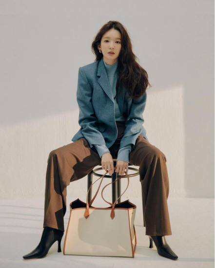 Kang Minkyung posing for her brand Avie muah [INSTAGRAM]