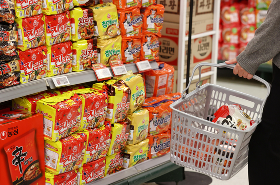 Packs of ramyeon are sold at a discount mart in Seoul on Monday. [YONHAP]