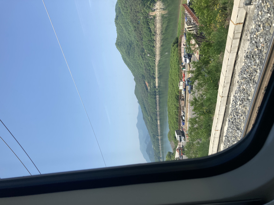 Outside view from KTX-Eum near Danyang, North Chungcheong. [CHO JUNG-WOO]
