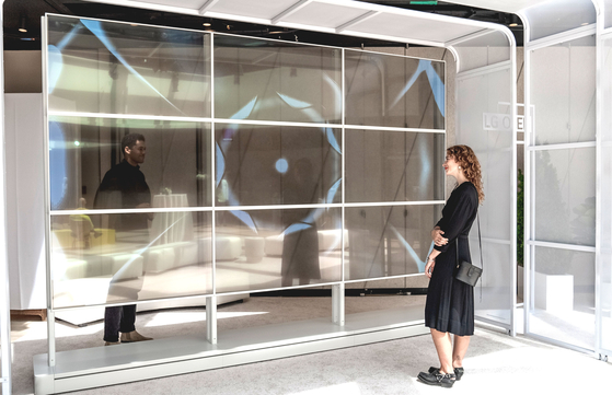 LG Electronics said on Thursday it will exhibit a work of art by Kevin McCoy, the creator of NFTs, displayed on an LG OLED TV at an exhibition called "Frieze New York," which will be held from May 18 to 22 in New York. The photo shows two models watching NFT artwork displayed on an OLED.[YONHAP]