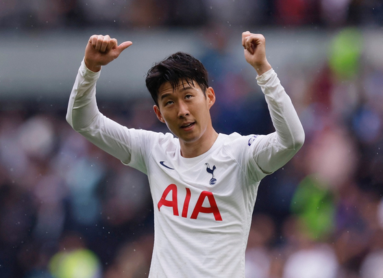 Tottenham Hotspur's Son Heung-min celebrates after a match against Burnley on Sunday. [REUTERS/YONHAP]