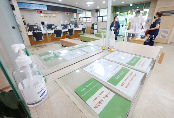 Application forms for health certificates are seen at the public health center in Gwangjin District, eastern Seoul, on Monday. The health center resumed general paperwork services that were suspended during the pandemic. [YONHAP]