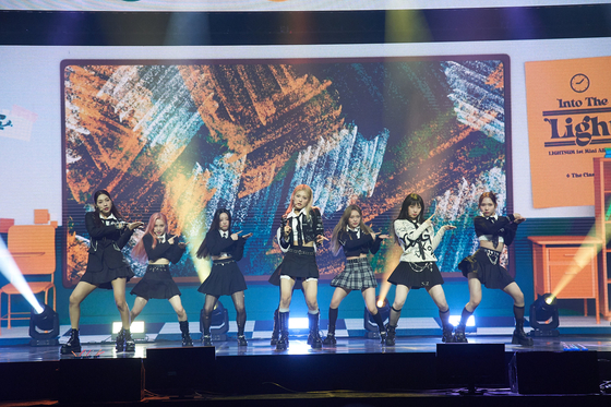 Lightsum performs "Alive" at Blue Square in central Seoul [CUBE ENTERTAINMENT] 