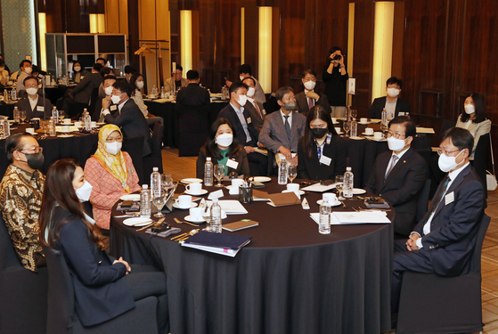 Ambassadors and diplomats of the Asean member states, as well as corporate executives and ASEAN experts attend the Korea-ASEAN RCEP Forum at the Westin Josun Seoul on Tuesday. [PARK SANG-MOON]