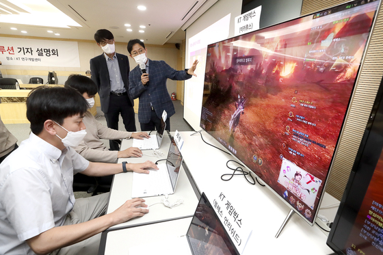 KT employees demonstrate KT GameBox's new cloud gaming service technologies during a press event held at the company's research center in Seocho District, southern Seoul, Thursday. [KT]