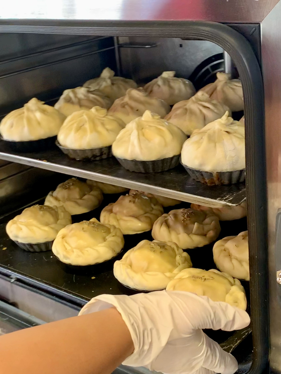 Pies being put in the oven at Eunpie [LEE JIAN]
