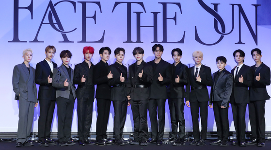 Boy band Seventeen poses during a press conference for its fourth full-length album ″Face the Sun″ on May 27. [ILGAN SPORTS]