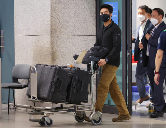 Ken Rhee arrived at Incheon International Airport on Friday morning, three months after he departed to Ukraine. [YONHAP]