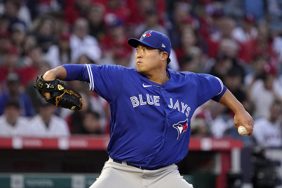 Toronto Blue Jays starting pitcher Ryu Hyun-jin throws to the plate during the third inning of a game against the Los Angeles Angels on Thursday in Anaheim, California. [AP/YONHAP]