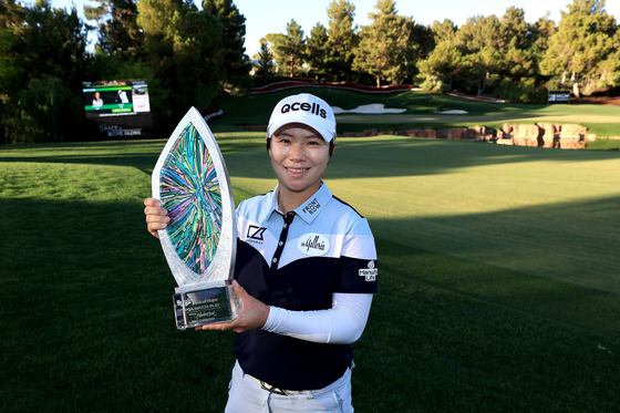 Ji Eun-hee poses with the champions trophy after defeating Ayaka Furue of Japan three-and-two in the Bank of Hope LPGA Match-Play Hosted by Shadow Creek at Shadow Creek Golf Course on Sunday in Las Vegas, Nevada.  [AFP/YONHAP]