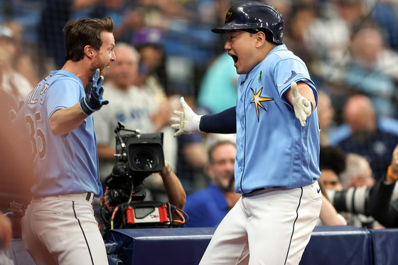 Choi Ji-man of the Tampa Bay Rays, right, celebrates with teammate Brett Phillips after hitting a home run against the New York Yankees during the second inning of a game in St. Petersburg, Florida on Sunday. [AFP/YONHAP]