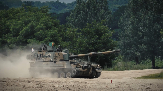 The self-propelled K-9 Thunder howitzer, manufactured by Hanwha Defense, on the move. [JOINT PRESS CORPS]