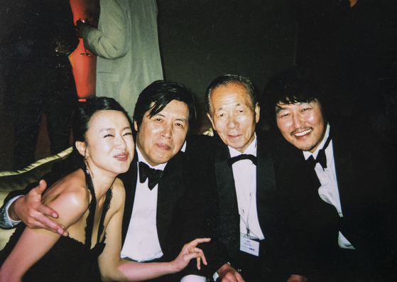From left, actor Jeon Do-yeon, director Lee Chang-dong, Kim Dong-ho, the founder and former chairman of the Busan International Film Festival (BIFF) and Song attended the 2007 Cannes Film Festival for Lee’s film “Secret Sunshine,” which was release the same year. [KIM DONG-HO]