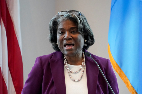 Linda Thomas-Greenfield, U.S. ambassador to the United Nations, introduces U.S. Secretary of State Antony Blinken before a town hall-style meeting at the U.S. Mission to the United Nations with members of staff in New York on May 19. [REUTERS]