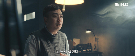 Journalists Oh Yeon-seo, above, and Kim Wan from local media outlet The Hankyoreh conducted the first in-depth reporting on the online sexual crime ring now known as the Nth room. [NETFLIX]