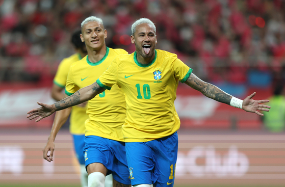 Neymar celebrates after scoring Brazil's third goal in a friendly against Korea at Seoul World Cup Stadium in Mapo district, western Soul on Thursday. [YONHAP]