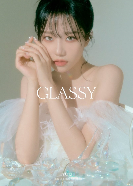 Promotional image for Jo's debut EP "Glassy" (2021) [WAKEONE ENTERTAINMENT]