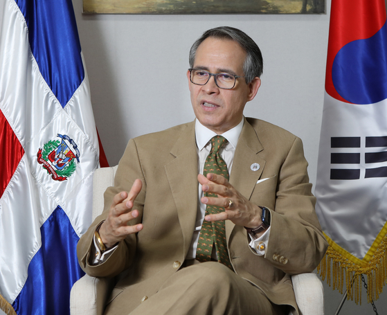 Federico Alberto Cuello Camilo, ambassador of the Dominican Republic to Korea, speaks with the Korea JoongAng Daily on the 60 years of diplomatic relations between the two countries at the Embassy of the Dominican Republic in Seoul on May 26. [PARK SANG-MOON]