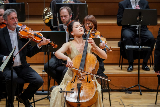 Korean cellist Choi Ha-young performs during the Queen Elisabeth Competition for cello in Brussels, Belgium, which came to an end on June 4. Choi was named the winner of the competition. [DEREK PRAGER] 