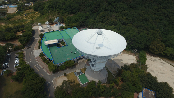 Korea's first deep space antenna, which is 35 meters in diameter, was built in Yeoju, Gyeonggi. [KARI]