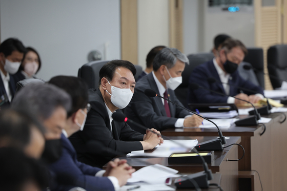 South Korean President Yoon Suk-yeol, center, speaks during a meeting with members of the National Security Council Standing Committee at the presidential office in Yongsan District, central Seoul, on Sunday morning, shortly after North Korea fired eight ballistic missiles into the East Sea. [YONHAP]