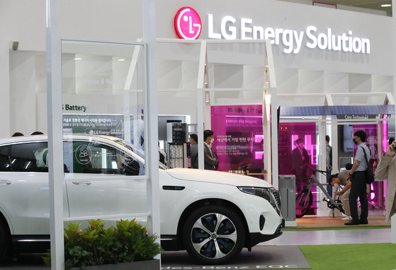LG Energy Solution booth during a 2021 battery exhibition in Seoul. [YONHAP]