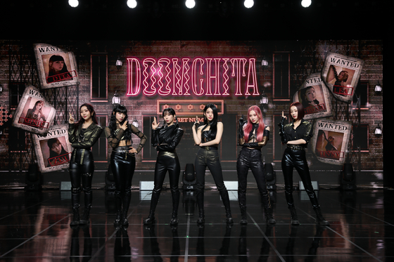 Secret Number promotes its new EP ″Doomchita″ during a showcase on Monday. [VINE ENTERTAINMENT]