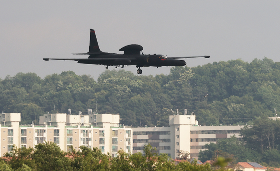 A U.S. U-2S reconnaissance aircraft lands at Osan Air Base in Pyeongtaek, Gyeonggi amid heightened speculation that North Korea could conduct a seventh nuclear test in the coming days. [YONHAP]