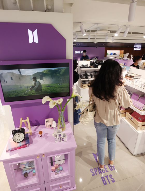 A customer shops at Space of BTS, which opened on Thursday at The Shilla Duty Free branch in Jung District, central Seoul. About 330 types of BTS goods, including clothes, bags and stationery, are on sale at the Space of BTS.[YONHAP]