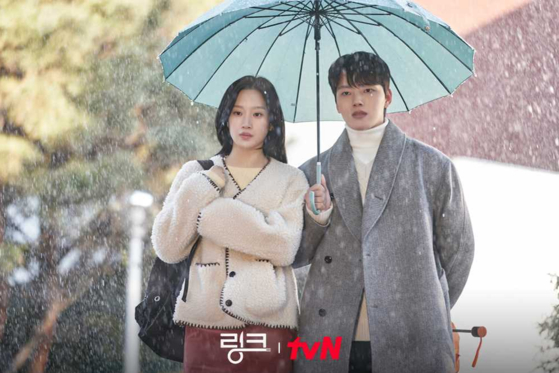 Moon Ga-young, left, and Yeo Jin-goo in tvN's "Link: Eat, Love, Kill" [TVN]