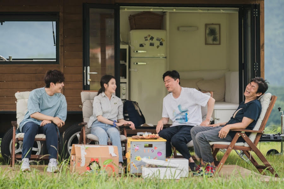 From left, actors Yeo Jin-goo, Lee Ji-eun, Kim Hee-won and Sung Dong-il in tvN's variety program "House on Wheels" (2020-21) [JOONGANG ILBO]