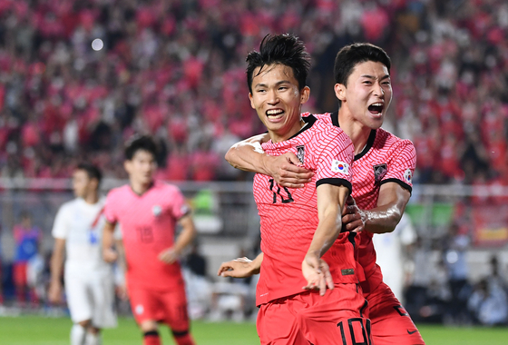 Jeong Woo-yeong, center, celebrates after scoring Korea's second goal in an international friendly against Paraguay at Suwon World Cup Stadium in Suwon, Gyeonggi on Friday. [YONHAP]