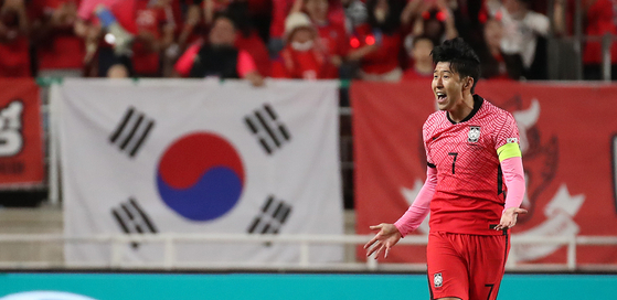 Son Heung-min celebrates after scoring Korea's first goal in an international friendly against Paraguay at Suwon World Cup Stadium in Suwon, Gyeonggi on Friday. [NEWS1]