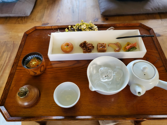 A plate of snacks and tea served as part of the Seanggwabang program [YIM SEUNG-HYE]