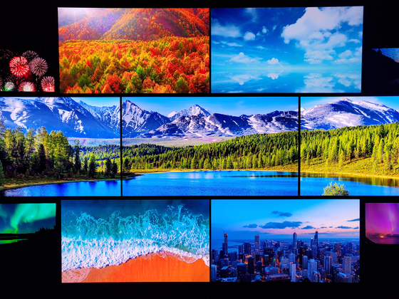 Samsung Display's OLED screens are displayed during the 2022 CES in Las Vegas. [YONHAP]