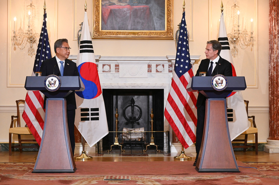 Korea's Foreign Minister Park Jin, left and U.S. Secretary of State Antony Blinken, right, hold a news conference at the U.S. State Department in Washington on Monday. [REUTERS/YONHAP]