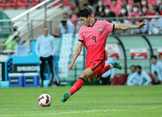 Cho Gue-sung scores Korea's third goal in a game against Egypt at Seoul World Cup Stadium in Mapo District, western Seoul. [YONHAP]