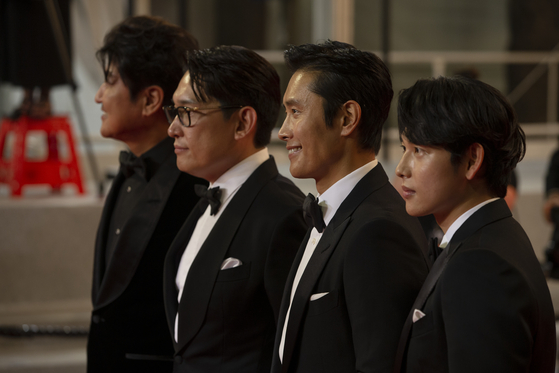 From left, actor Song Kang-ho, director Han Jae-rim and actors Lee Byung-hun and Yim Si-wan pose at the red carpet at Cannes in July 16, 2021, invited for their film "Emergency Declaration." [NEWS1]