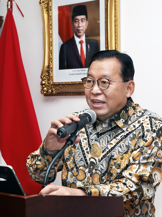 Gandi Sulistiyanto, ambassador of Indonesia to Korea, speaks at a media briefing on Indonesian presidency of the G20 meeting in November at his diplomatic residence in Seoul on June 3. [PARK SANG-MOON]