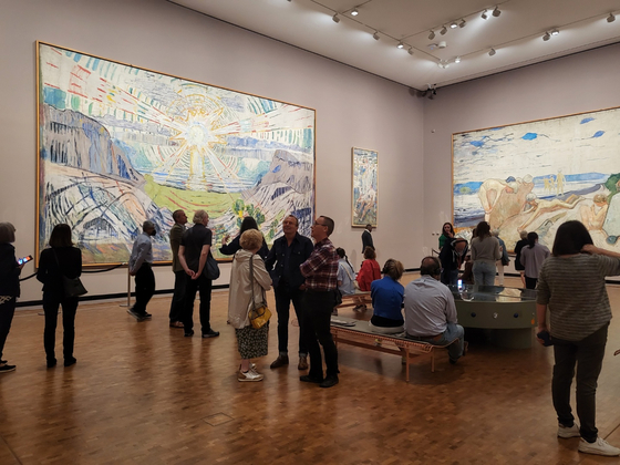 Visitors enjoy Munch's "The Sun" (1910-11) at the Munch Museum's Monumental Room on June 10. [YIM SEUNG-HYE]