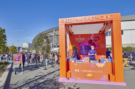 Amorepacific opened a Laneige booth at a BTS concert in SoFi Stadium, Los Angeles. [AMOREPACIFIC]