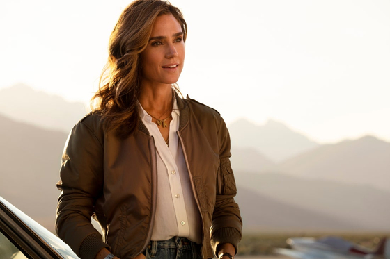 Jennifer Connelly as Penelope "Penny" Benjamin, who is Maverick's rekindled love interest. She is also a single mother, a bar owner, and the daughter of a former admiral. [LOTTE ENTERTAINMENT]