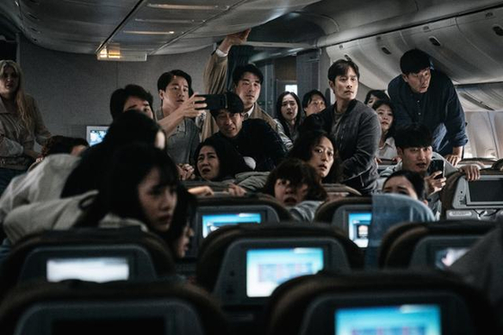 A scene from air disaster film ″Emergency Declaration″ set to release in August [SHOWBOX]