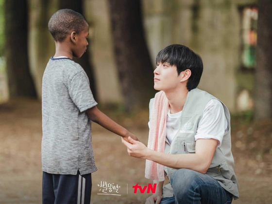 A scene from tvN drama ″Sh**ting Stars″ (2022) [TVN]